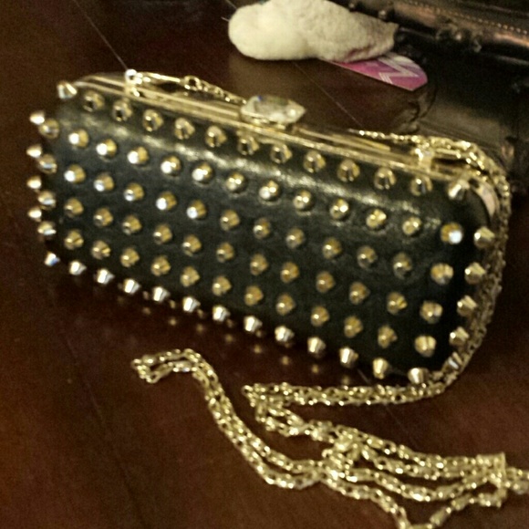 Rockstud clutch