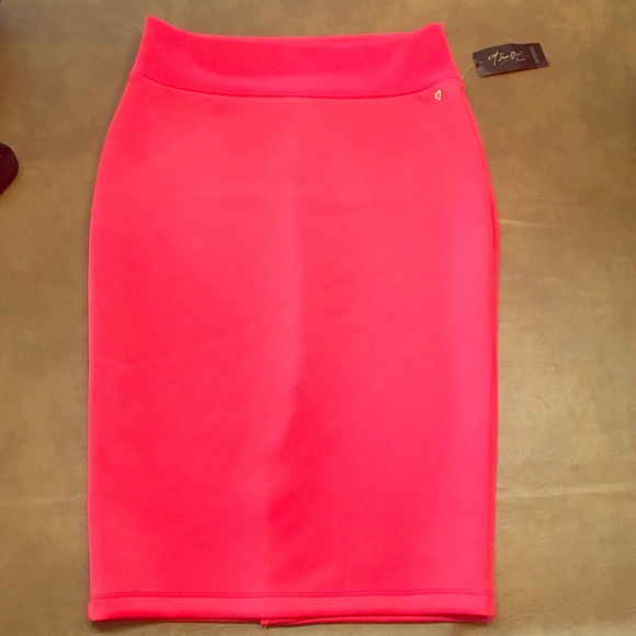 Thalia Sodi M pencil skirt Red.
