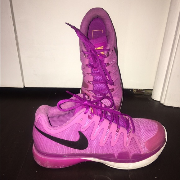 Nike Tennis Shoes