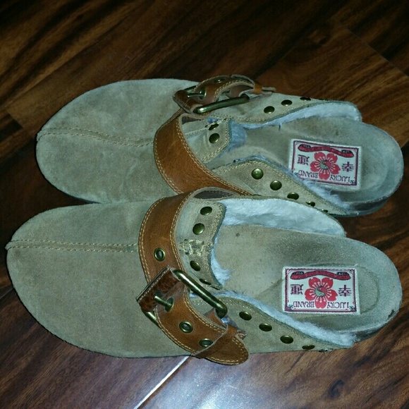 Lucky brand slip on clogs *REDUCED*WILL SHIP ASAP* - Picture 1 of 4