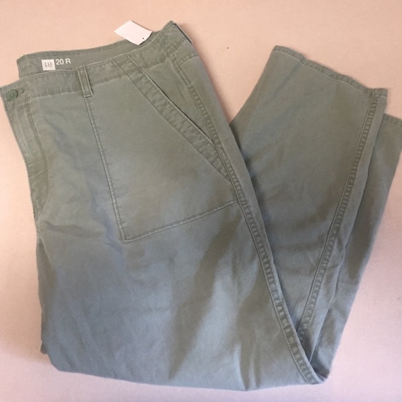 Gap cargo capris