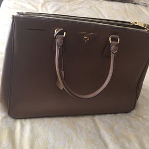 Parada purse