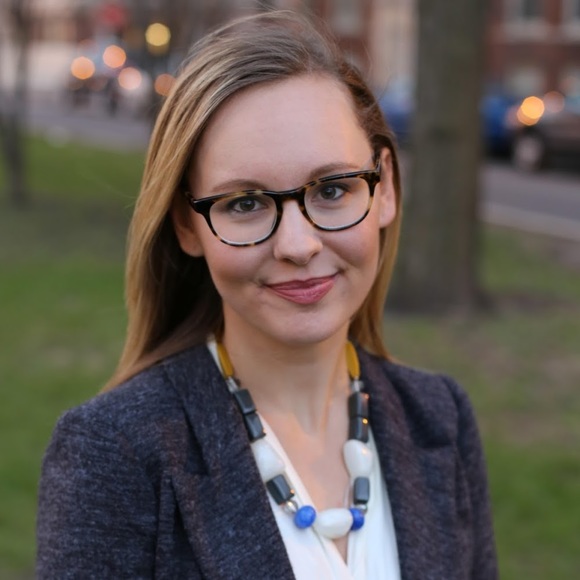 Meet your Posher, Laura - Picture 1 of 1