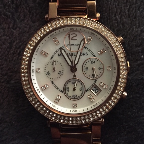 SOLD Michael Kors Rose Gold Women's Watch - Picture 2 of 3