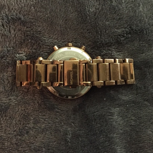 SOLD Michael Kors Rose Gold Women's Watch - Picture 3 of 3
