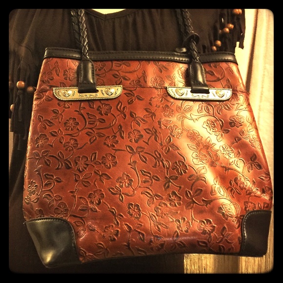 ‼️SOLD‼️✨Leather Handbag w beautiful design✨