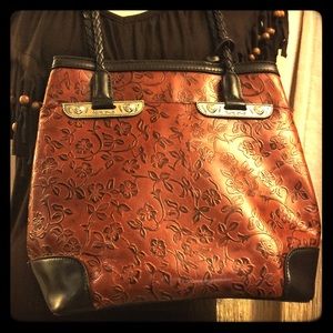 ‼️SOLD‼️✨Leather Handbag w beautiful design✨