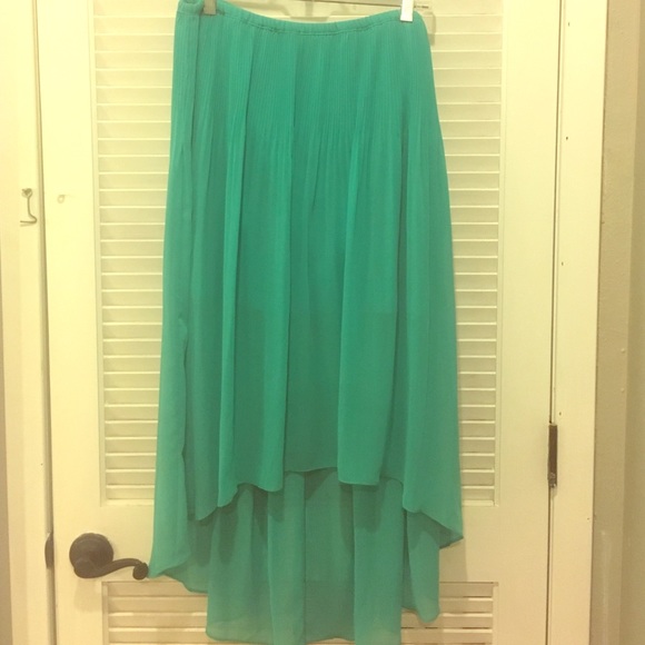 LC High-Low Skirt