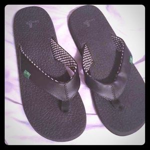 Sanuk Flip Flops