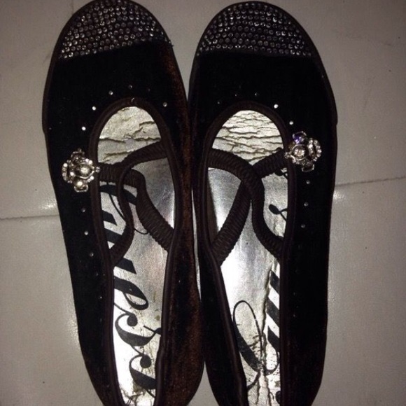 GUESS Flats