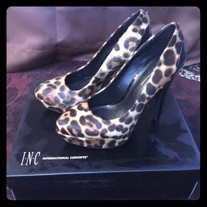 Benecialeo Leopard pumps