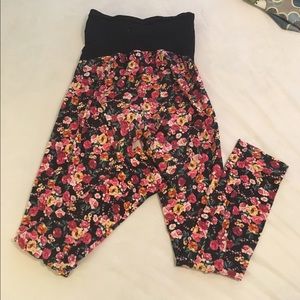 Motherhood Maternity Floral Leggings Small