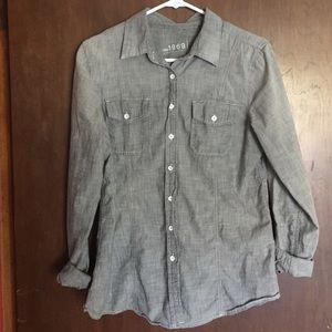 Gap Women's Slim Fit XS Grey Button Down Shirt EUC