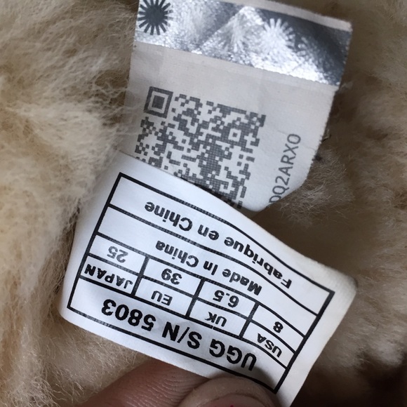 Uggs - Picture 2 of 4