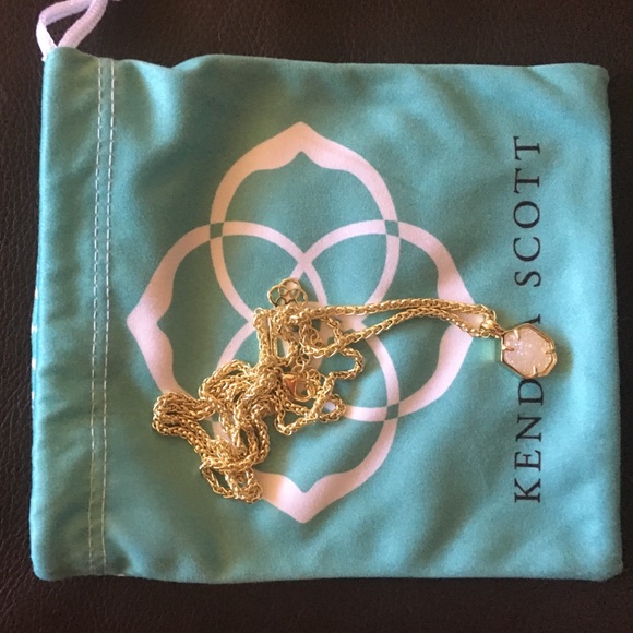 Kendra Scott necklace