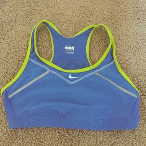 Nike sports bra size medium gently used