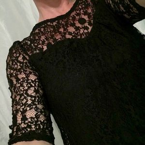 Lined lace three-quarter sleeve top