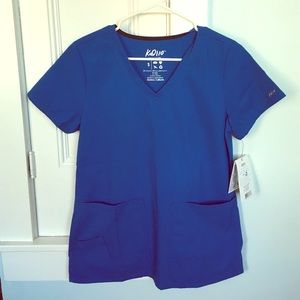 NWT KD110 barco scrub top