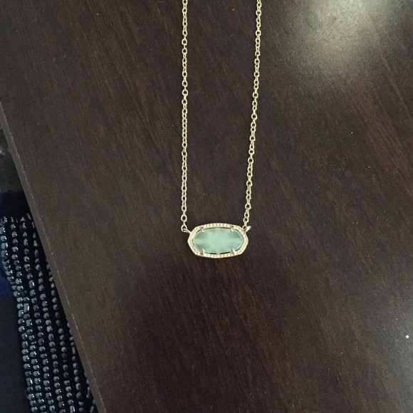 Kendra Scott necklace