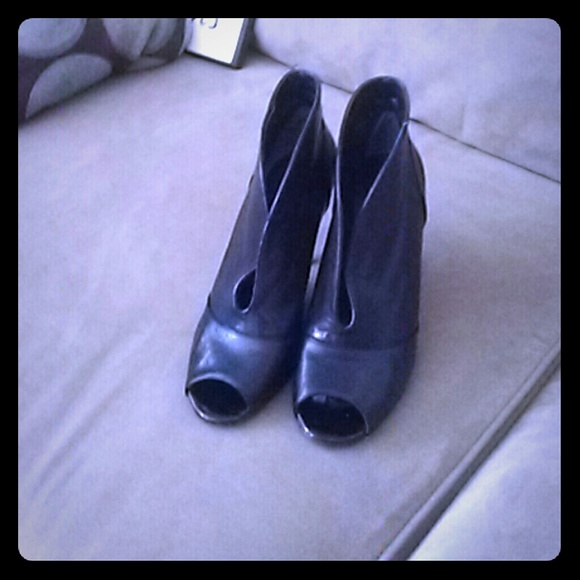 Nine West Black leather peep toe booties