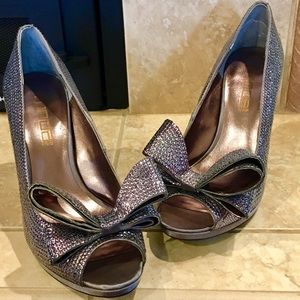 Beautiful sparkly pumps