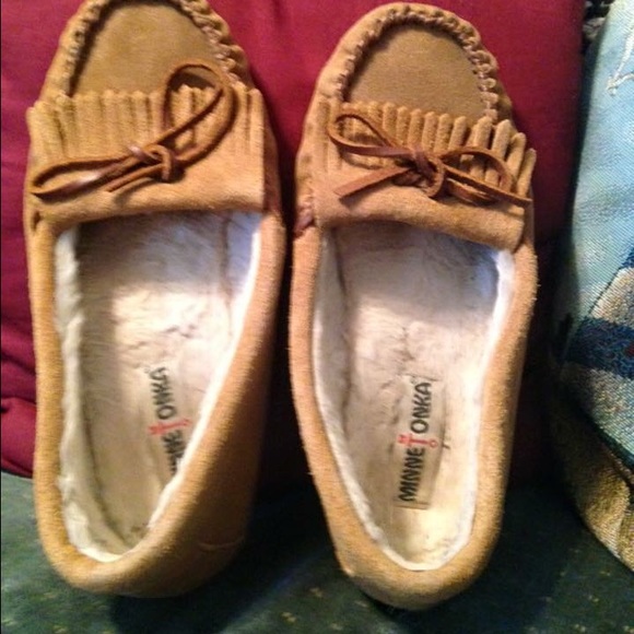 minnetonka fur lined moccasins