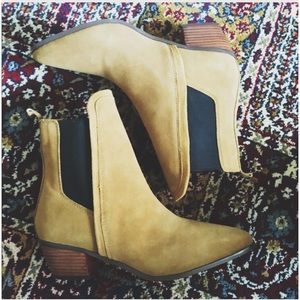 Report signature iggy tan Chelsea boot