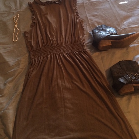 Beautiful brown dress - Picture 3 of 3