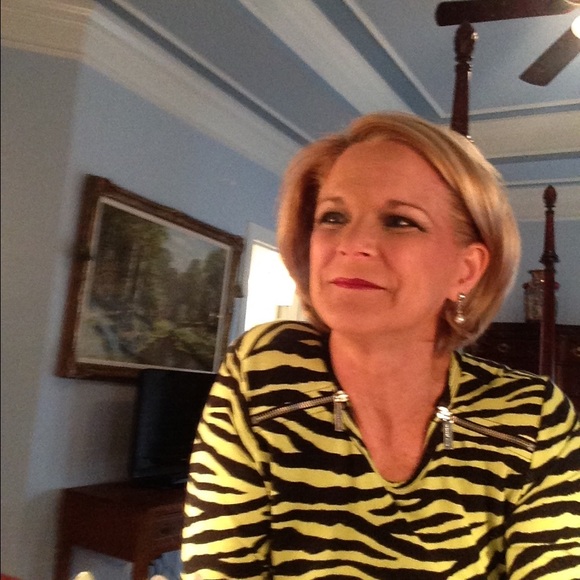 Meet your Posher, Melissa - Picture 1 of 1