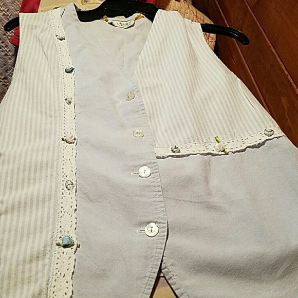 Vest - Picture 3 of 3
