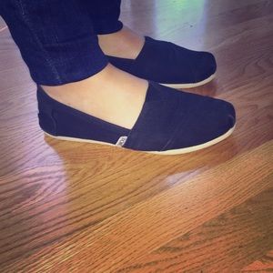 Black TOMS shoes