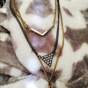 ✨💍Awesome 3peice Guess necklace