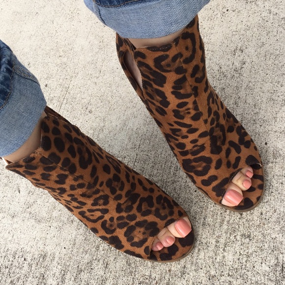 Leopard Fashion Heels - Picture 2 of 4