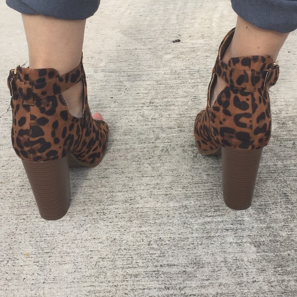 Leopard Fashion Heels - Picture 3 of 4