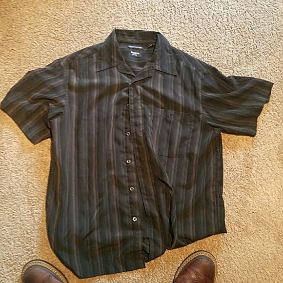 Collared dress shirt
