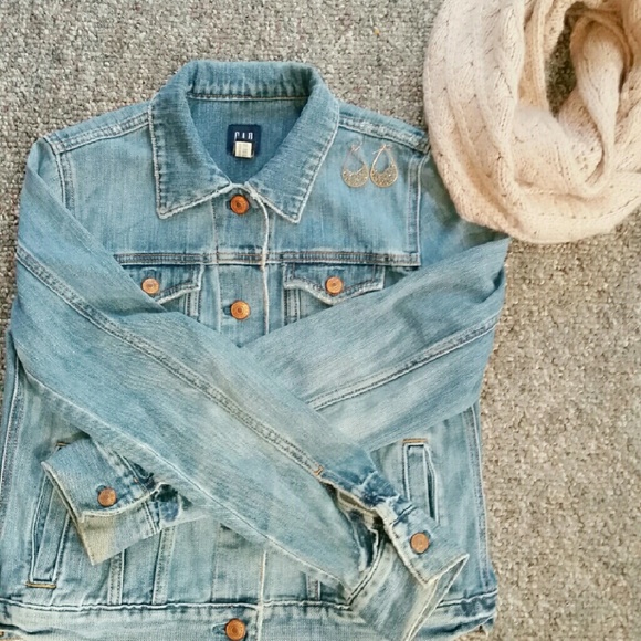 PRICE DROP!!! -- DENIM JACKET. GAP