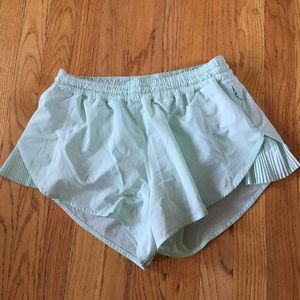 Pleat to street short