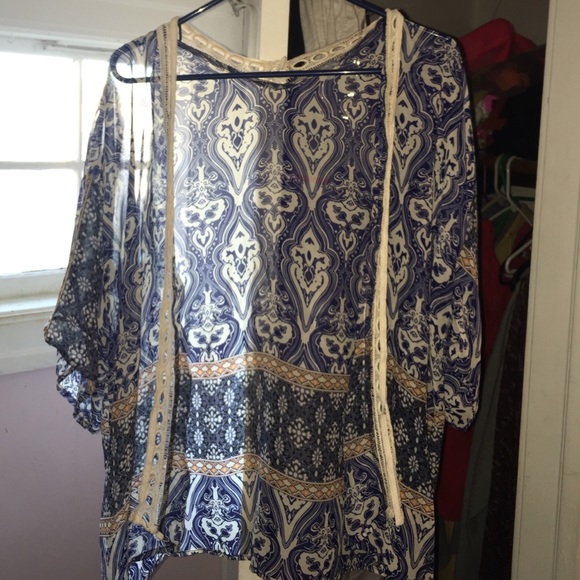 Patterned Kimono - Picture 1 of 2