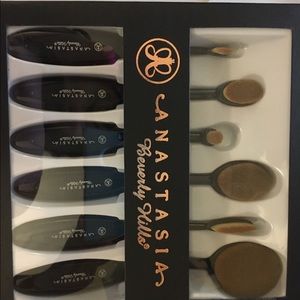 Anastasia Oval Make up Brushes