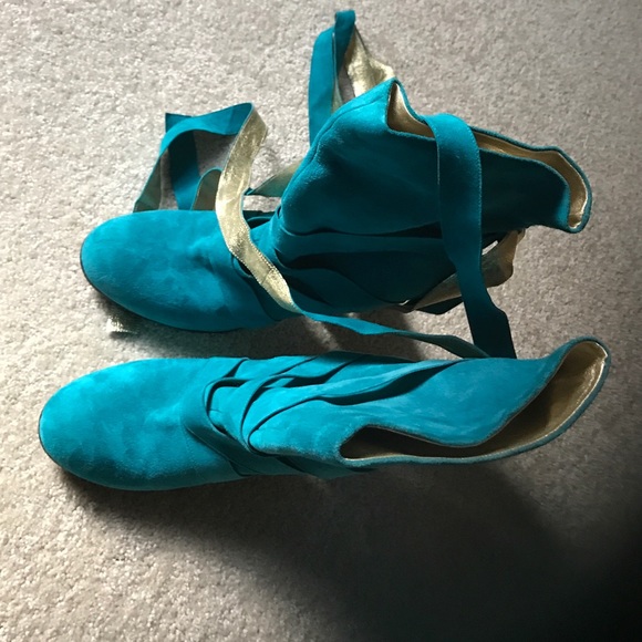 Marc Jacobs blue suede boots with tie details.