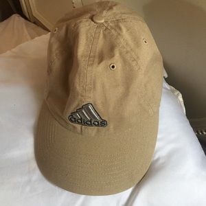 Adidas hat tan