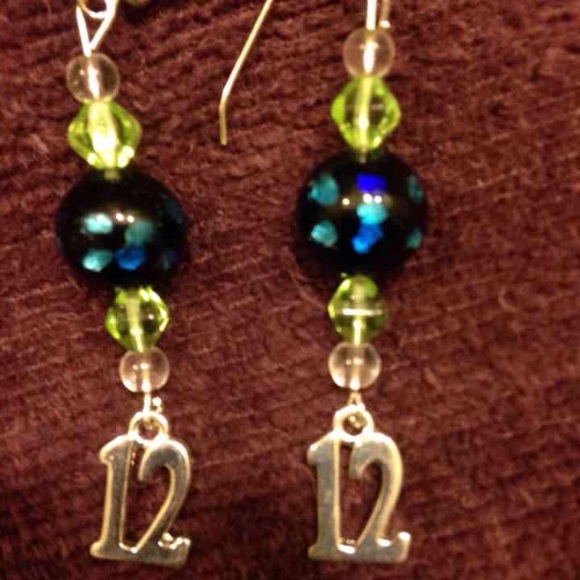 Seahawks 12 earrings