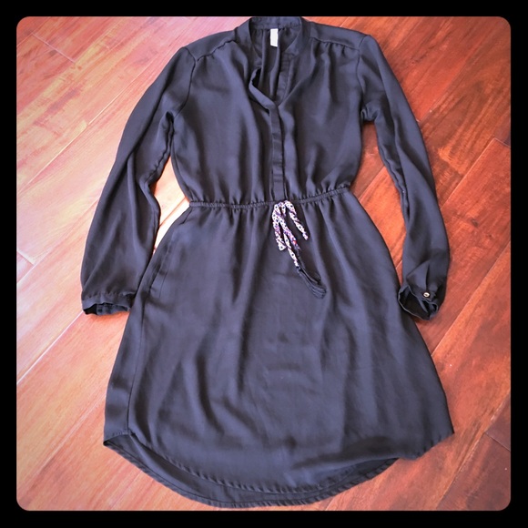 LBD with bright colored tie at waist GUC