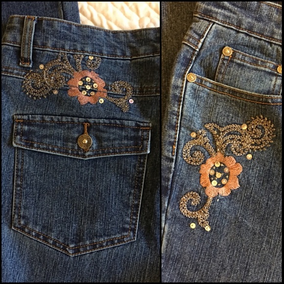 Cosmopolitan Embroidered Accented Jeans/Top Set - Picture 2 of 4
