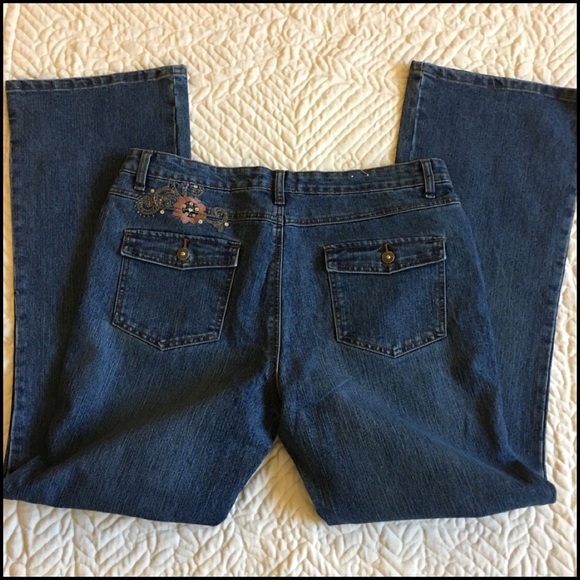 Cosmopolitan Embroidered Accented Jeans/Top Set - Picture 3 of 4