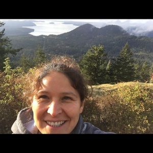 Meet your Posher, Dina