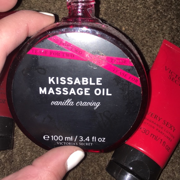 Victoria Secret Set- massage oil, lotion + wash - Picture 2 of 4