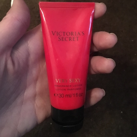 Victoria Secret Set- massage oil, lotion + wash - Picture 4 of 4