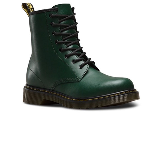 Meet your Posher, Chanel