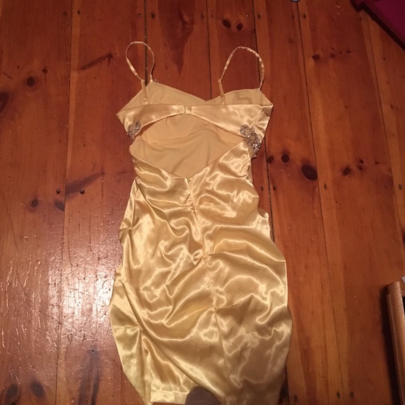 Too small - Picture 3 of 3